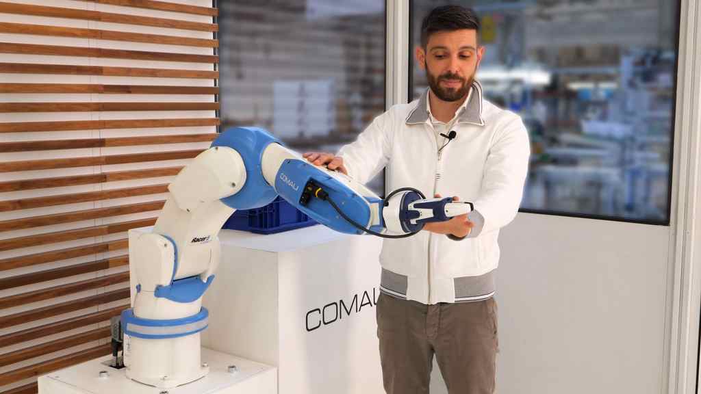 Comau’s world-class Racer-5 robot doesn’t skimp on style!