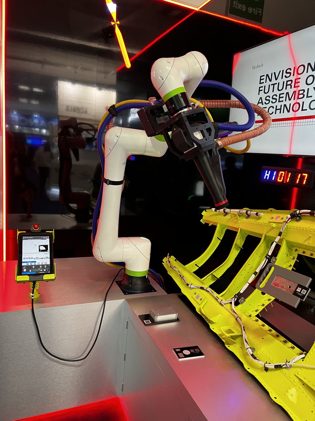 FANUC cobots allow for collaboration with workers on the shopfloor and can speed up valuable process time